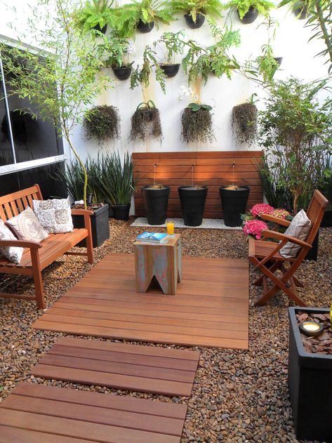 8 Formas lindísimas de armar un jardincito de piedras en casa Outdoor Patio Designs, Wooden Tile, Patio Interior, Patio Landscaping, Creative Gardening, Roof Garden, Small Patio, Modern Landscaping, Terrace Garden