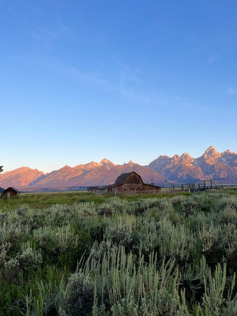 Mid Western Aesthetic, Canada Ranch Aesthetic, Wyoming Lifestyle, Wyoming Aesthetic, Ranch Aesthetic, Wyoming House, Montana Life, Wyoming Mountains, Between Two Worlds