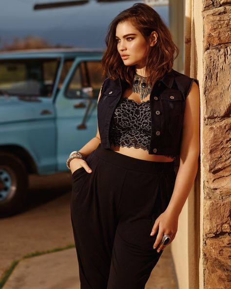 Tara Lynn for Addition Elle Plus Size Crop Top Outfit, Plus Size Crop Top, Cropped Plus Size, Plus Size Crop Tops, Addition Elle, Modeling Tips, Plus Size Models, Crop Top Outfits, Plus Size Activewear