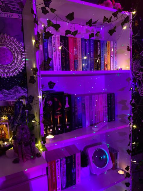 Room Ideas Aesthetic Cozy Purple, Purple Closet Aesthetic, Red And Purple Room, Room Ideas Aesthetic Purple, Bookshelf Inspo Bedroom, Library Bedroom Aesthetic, Purple Themed Room, Purple Bookshelf, Witchcore Room