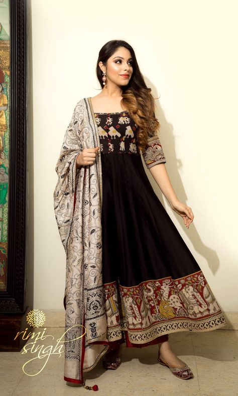 Masakali... Masakali... Masakali Spring/Summer'19 Black kalamkari ankle length anarkali in chanderi with sequin embellishment on the neckline teamed with a red cotton silk plazzo and a pure tussar dupatta with black Kantha work . There is dori and sitara machine embroidery on the sleeve , ghera and four sides of the dupatta. Image Credits House Ocf Available exclusively at Rimi Singh Studio A 999 Sushant Lok 1 Gurgaon #9818310054. Pen Kalamkari Dresses Anarkali, Kalamkari Anarkali Designs, Kalamkari Dupatta With Dress, Lahenga Ideas, Kalamkari Anarkali, Kalamkari Kurta, Red Anarkali Suits, Indian Dresses Anarkali, Kalamkari Dupatta