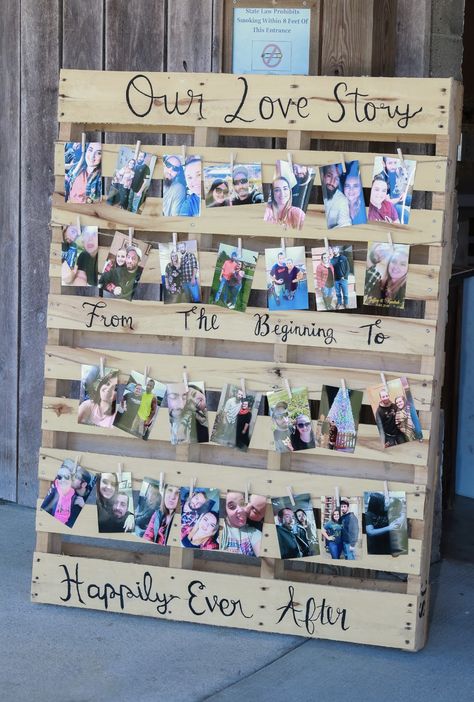 Rustic Wedding Picture Display, Photo Board For Wedding, Wedding Photo Pallet, Pallet Wedding Photo Display, Rustic Wedding Renewal Ideas, Photo Pallet Wedding, Picture Collage For Wedding Reception, Pallet Picture Display Wedding, Wedding Shower Photos