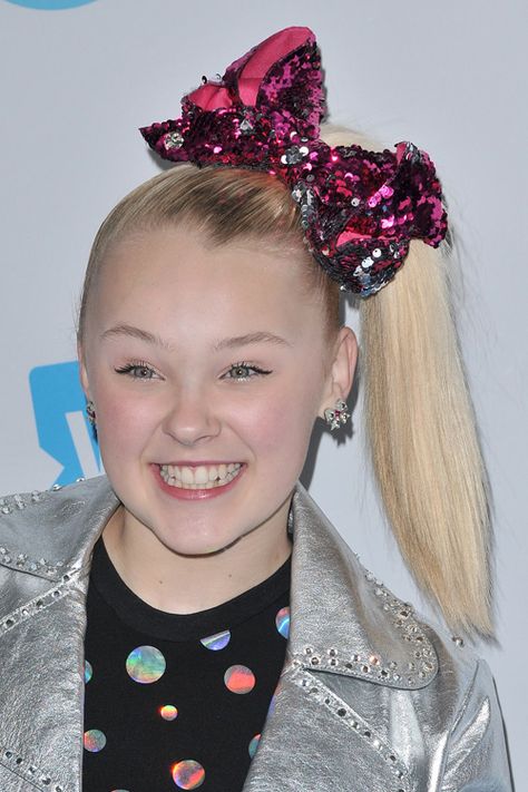 JoJo Siwa Straight Platinum Blonde Hair Bow, High Ponytail, Ponytail Hairstyle | Steal Her Style Ponytail Hairstyles With Bow, High Ponytail With Bow, Hair Bow Hairstyle, Jojo Hair, Jojo Hair Bows, Jojo Siwa Hair, Wild Hair Color, Ponytail Hairstyle, Steal Her Style