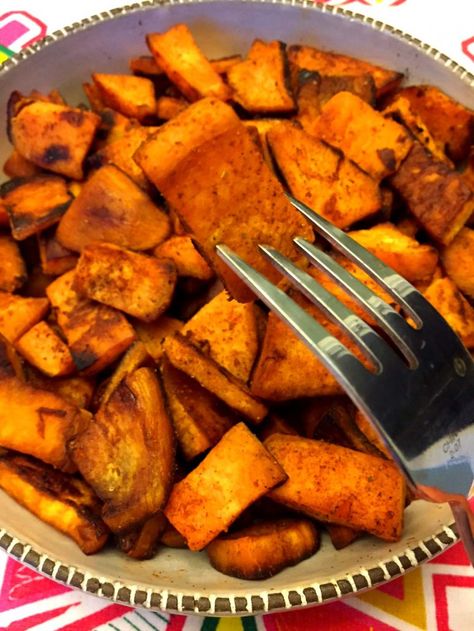 Easy Fried Sweet Potato Slices Sweet Potato On Stove Top, Sauteed Sweet Potato Recipes, Sweet Potatoes Breakfast, Pan Fried Sweet Potatoes, Sweet Potato Home Fries, Recipes Using Bacon, Fried Sweet Potatoes, Sauteed Sweet Potatoes, Potatoes Breakfast