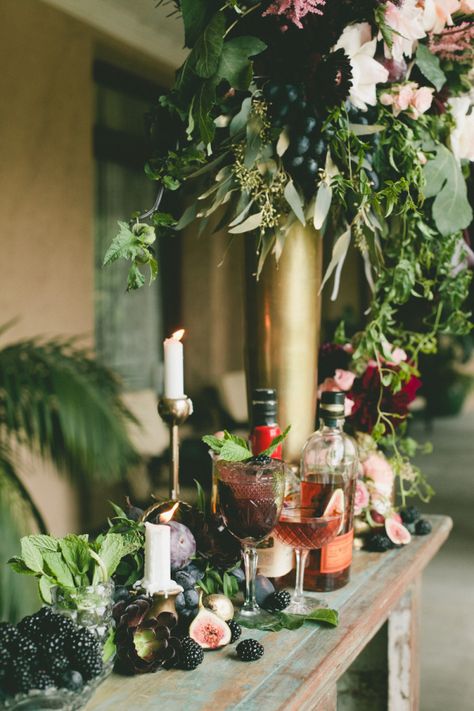 Fig Wedding, Pomegranate Wedding, Moody Wedding Decor, Romantic Wedding Vows, Dark Romantic Wedding, Fruit Centerpieces, Fruit Wedding, Honey Wedding, Gold Wedding Inspiration