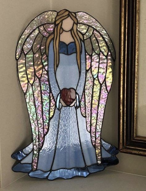 Stained Glass Fairies, Angel Glass Art, Angel Stained Glass Art, Stained Glass Angels Patterns, Angel Stained Glass Patterns, Stained Glass Angels, Glass Angels, L'art Du Vitrail, Stained Glass Angel