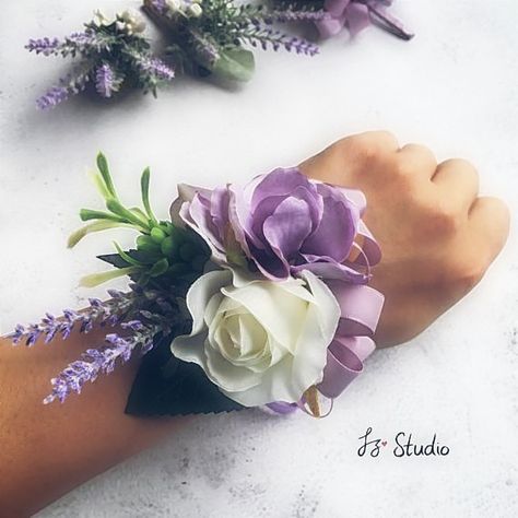 Mauve Boutonniere, Corsage Wedding Mother, Prom Prep, Silk Flower Boutonniere, Boutineer Wedding, Purple Boutonniere, Junk Kouture, Prom Flowers Corsage, Fake Flowers Wedding