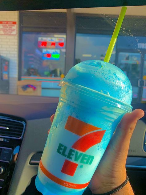 Smoothie Drink Recipes, Diy Drinks, Junk Food Snacks, Kushina Uzumaki, 7 Eleven, Pretty Drinks, Food Drinks Dessert, Frozen Drinks, Food Goals