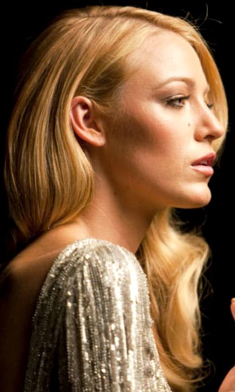 Blake Lively | right profile Celeb Side Profiles, Blake Lively Side Profile, Oval Face Side Profile, Blake Lively Face, Blake Lively Nose, Slope Nose, Blake And Ryan, Ski Slope, Oval Face Shapes