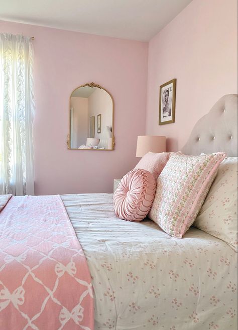 Pink Room Decor, Girly Room, Preppy Room, Dream House Rooms, Pretty Room, Dreamy Room, Room Makeover Bedroom, Room Makeover Inspiration, 5k Followers