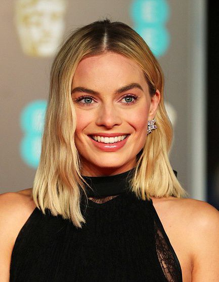 Margot Robbie Hair Color, Celebrity Hair Color, Margot Robbie Hair, Hair Color Guide, Celebrity Hair Colors, Blow Dry Brush, Celebrity Hair, Brush Sets, Color Guide