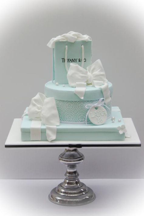 Tiffany Blue Cakes, Mermaid And Dolphin, Tiffany Theme Party, Cake Design Wedding, Breakfast At Tiffanys Party Ideas, Three Cake, Tiffany Themed Bridal Shower, Tiffany Birthday Party, Tiffany Cakes