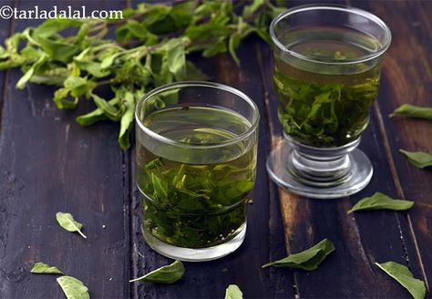 Turmeric Detox Drink, Basil Water, Tulsi Leaves, Tulsi Tea, Indian Drinks, Low Acid Recipes, Raw Spinach, Turmeric Recipes, Basil Recipes