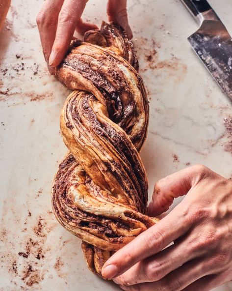 Chocolate Babka Recipe, Babka Recipe, Powdered Eggs, Chocolate Babka, Kidney Friendly, Crumb Topping, Crumble Topping, Easy Delicious Recipes, Peanut Free