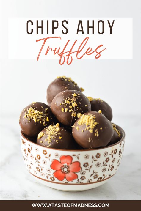 Chips Ahoy Truffles, Chips Ahoy Dessert Recipes, Chips Ahoy Dessert, Easy Truffles, Christmas Candies, Truffles Recipe, Chips Ahoy, Simple Dessert, Dessert For Two