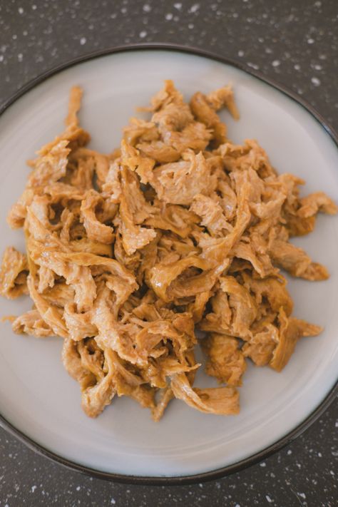 Vegan seitan chicken shreds on a plate Make Seitan, How To Make Seitan, Seitan Chicken, Vegan Seitan, Seitan Recipes, Vegan Bacon, Cooking Guide, Best Vegan Recipes, Seitan