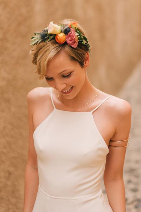 Short Bridal Hair, Wedding Haircut, Gorgeous Wedding Makeup, Unique Wedding Hairstyles, Short Hair Bride, Flower Crown Hairstyle, Flowers In Her Hair, Elegant Wedding Hair, Best Wedding Hairstyles