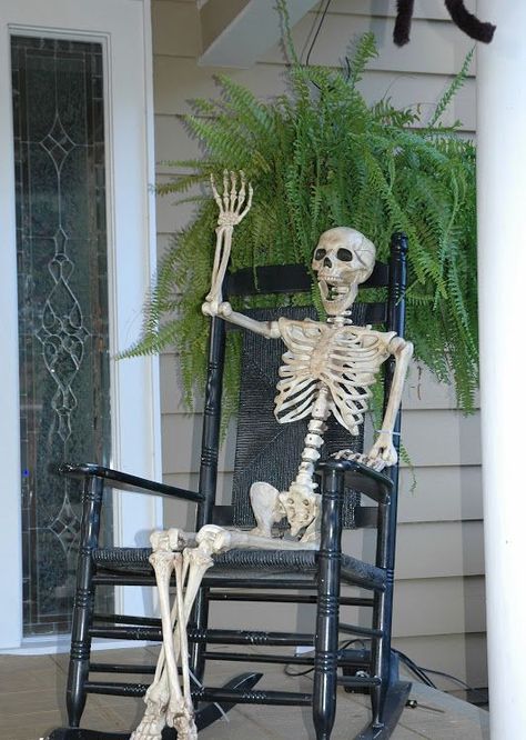 Funny Patio Halloween Decorations Skeleton Sitting, Funny Halloween Decorations, Halloween Outside, Hallowen Ideas, Halloween Tags, Halloween Party Supplies, A Skeleton, Halloween Porch, Halloween Yard