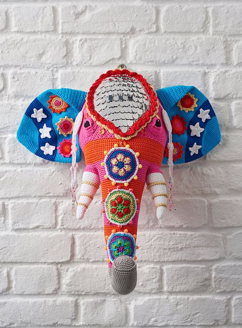 Crochet Animal Heads, Crochet Taxidermy, Wallhanging Patterns, Crochet Elephant Pattern, Elephant Applique, Lovey Pattern, Simply Crochet, Diy Magazine, Bead Sewing