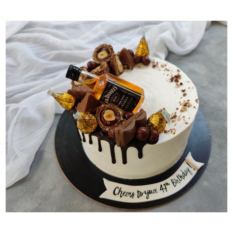 Black forest gateaux with chocolates & whiskey Cake Drinks Alcohol, Jack Daniels Cake Ideas, Age To Perfection Cake For Men, Aged To Perfection Cake For Men, Alcoholic Cakes, Alcoholic Cake, Jack Daniels Chocolate, Mens Birthday Cake, Alcohol Birthday Cake