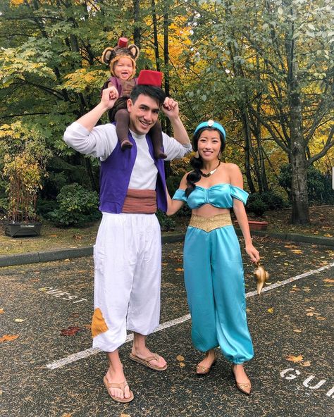 Aladin Family Costumes, Aladdin Family Halloween Costumes, Disney Costumes Family, Diy Aladdin Costume, Aladdin Halloween Costumes, Aladdin Family Costume, Homemade Disney Costumes, Jasmine And Aladdin Costume, Halloween Casal