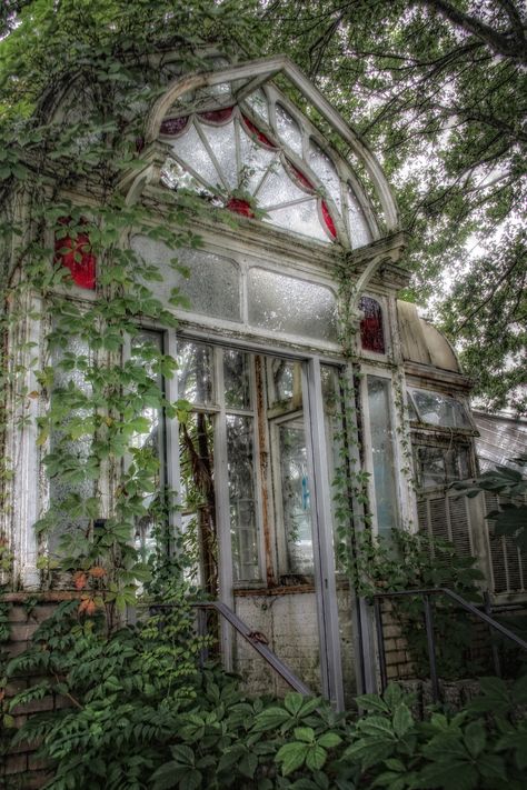 Abandoned Conservatory in Atlanta, Georgia Abandoned Conservatory, Victorian Conservatory Interior, What Is A Conservatory, Greenhouse Design, Victorian Greenhouse, Victorian Greenhouses, Conservatory Greenhouse, Derelict Places, Beautiful Ruins