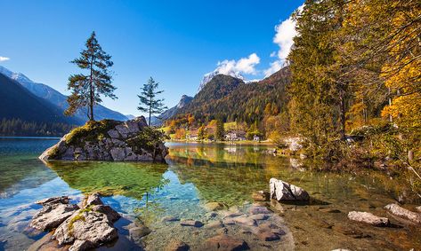 Der Herbst ist die schönste und beste Zeit zum Wandern: Hier finden Sie unsere Tipps für Wanderungen im Herbst in Berchtesgaden Berchtesgaden National Park, Berchtesgaden Germany, Rock Island, Bavaria Germany, Mountaineering, Bavaria, Royalty Free Images, Van Van, Stock Photography