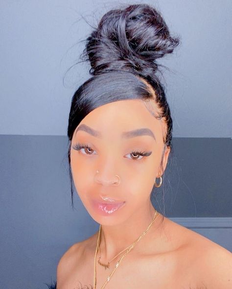 Baddies Hairstyle, Top Knot Bun, Twisted Hair, Knot Bun, Edges Hair, Flat Iron Hair Styles, Natural Hair Styles Easy, Slick Hairstyles, Hair Ponytail Styles