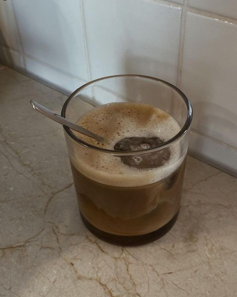 Home Made Iced Coffee, How To Make Ice Coffee, Coffee Dates, Coffee Aesthetic, Coffee Creamer, Coffee Date, Home Made, Iced Coffee, Coffee Lover