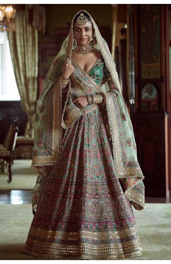 Wedding Lehenga Sabyasachi, Sabyasachi Jewellery Bridal Collection, Sabyasachi Lengha, Alchemy Wedding, Sabyasachi Blouse Designs, Sabyasachi Suits, Bridal Dress Indian, Lehenga Sabyasachi, Sabyasachi Blouse