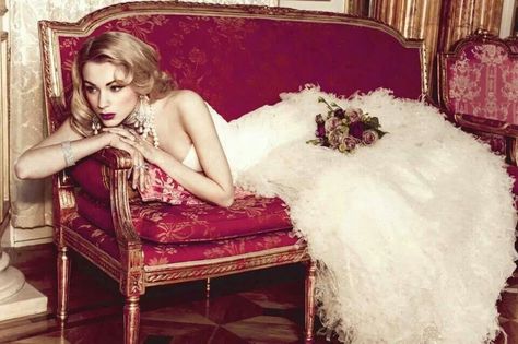 Vintage Photography Women, Acne Clearing, Vintage Couch, Celebrity Photography, Vintage Photoshoot, Glam Photoshoot, Bride Photo, Photoshoot Concept, Hollywood Glam