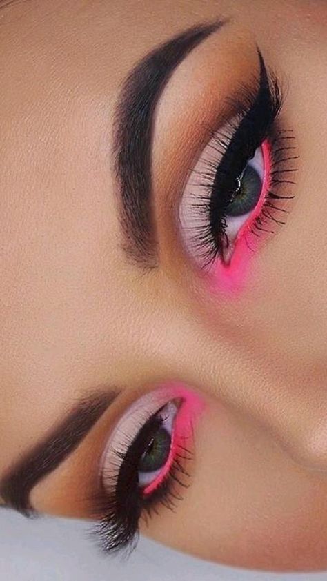 Halloweenský Makeup, Neon Makeup, Pink Eye Makeup, Cute Eye Makeup, Rave Makeup, Eye Makeup Pictures, Smink Inspiration, Valentines Makeup, Eye Makeup Designs