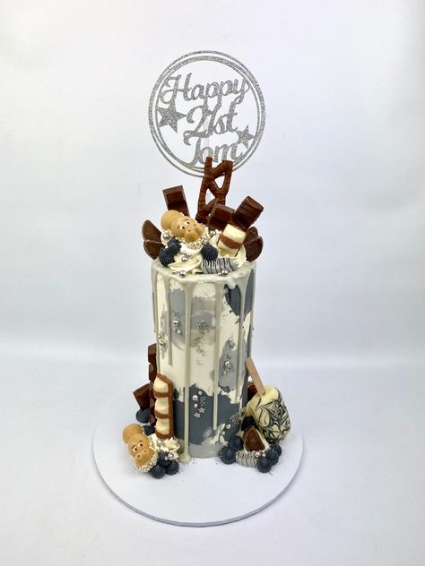 Tall Cake, Tall Cakes, Drip Cake, Drip Cakes, Cake Designs, Chocolates, Snow Globes, Cake Decorating, Cake