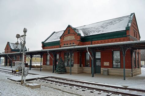 The historic train depot in Independence Marion Indiana, Mystic Mountain, Planet Coaster, Independence Mo, Old Train Station, Model Train Sets, Train Depot, Train Stations, Old Trains