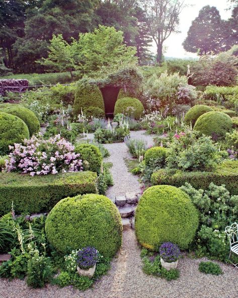 Parterre Garden, English Garden Design, Inside Garden, Gravel Garden, Garden Shrubs, Formal Gardens, French Garden, Gorgeous Gardens, Garden Layout