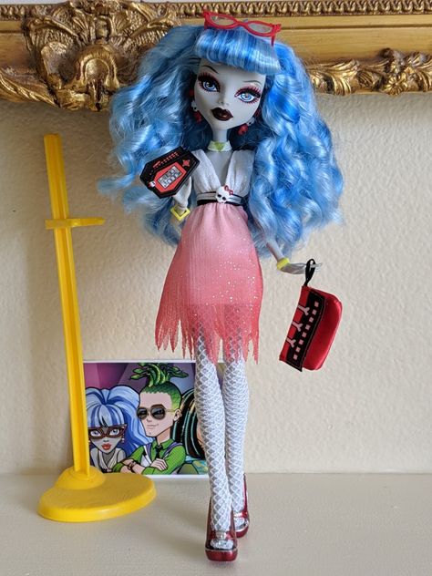 Dawn Of The Dance Ghoulia, Monster High Ghoulia, Monster List, Ghoulia Yelps, Childhood Aesthetic, Mh Dolls, Monster High Custom Doll, Moster High, Living Dead Dolls