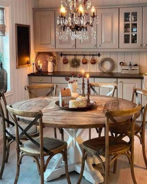 Cozy Farmhouse Dining Room Ideas to Bring Coziness and Intimacy Into Your Space Farmhouse Dining Room Ideas, Rustic Tables, Dining Inspiration, Dining Room Ideas, Beautiful Farmhouse, Painted Chairs, Cozy Farmhouse, Farmhouse Dining Room, Rustic Table