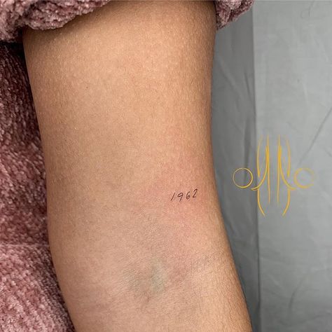 Minimalistic Date Tattoo, Year Tiny Tattoo, Tattoo Placements For Small Tattoos, Mini Tats Placement, Dainty Small Arm Tattoos, Minimal Remembrance Tattoo, Small Tattoo Danty, Tiny Handwriting Tattoo, #1 Tattoo