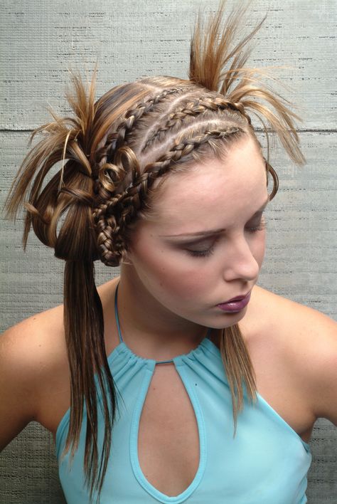 Spike Hairstyle, Pelo Editorial, Butterfly Woman, Side Ponytails, Editorial Hair, Small Braids, Hair Stylies, Ponytail Hair, Hair Shows