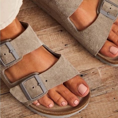 Birkenstock Arizona Soft Slide Suede Sandals Taupe 8.5 Us / 39 Eu Item Was A Store Display Unit Which May Have Minor Signs Of Wear. Box Is Not Included Questions? Leave A Comment Below! Birkenstock Big Buckle, Birks Outfit, Birkenstock Madrid Big Buckle, Slipper Shoes Women, Shoes Birkenstock, Teva Sandals, Flip Flops Style, Display Unit, Silver Sandals