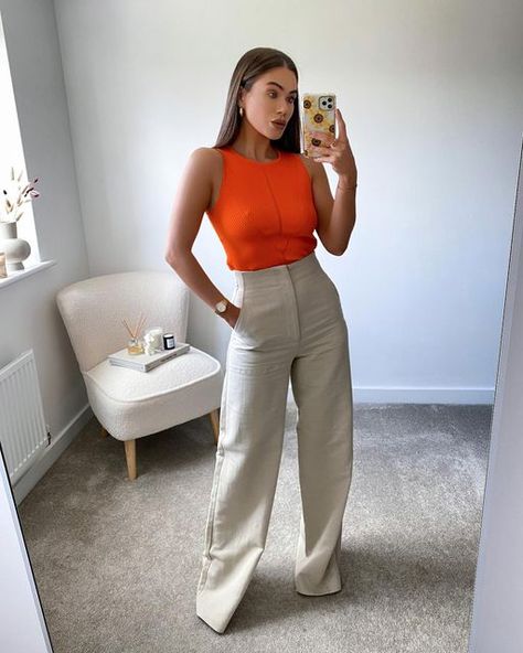 Orange Top Work Outfit, Tan And Orange Outfit, Zara Beige Pants Outfit, Orange Top Outfit Work, Beige Pantalon Outfit, Orange Linen Pants Outfit, Beige And Orange Outfit, Beige Linen Trousers Outfit, Beige Trousers Outfit Casual