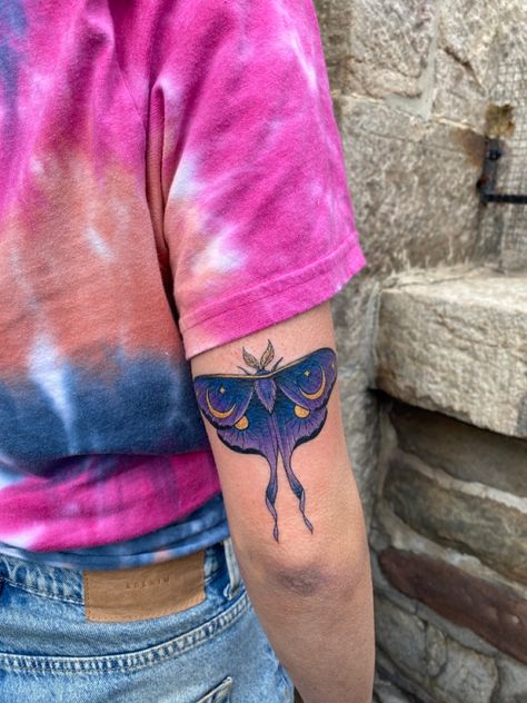 Blue and Purple Celestial Moth Purple Moth Tattoo, Blue Moth Tattoo, Pink Sleeve Tattoo, Moth Tattoo Color, Luna Moth Tattoo, Aa Tattoos, Moth Tattoo Design, Wonderland Tattoo, Sick Tattoo