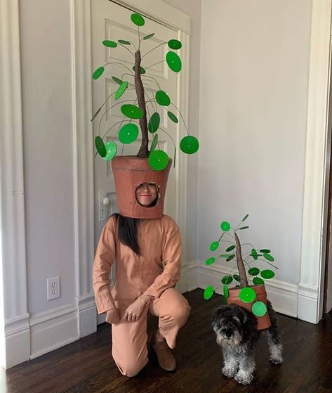 Plant Costume, Halloween Costume Duo, Halloween Costume Awards, Costume Duo, Cute Pumpkin Faces, Perfect Halloween Costume, Pumpkin Planter, Clever Halloween, Clever Halloween Costumes