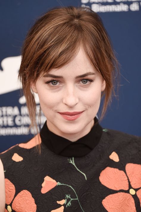 Dakota Johnson Short Hair, Gothic Lips, Bangs Inspiration, Dakota Johnson Hair, Haircut Girl, Dakota Jhonson, Dakota Style, Dakota Johnson Style, Anastasia Steele