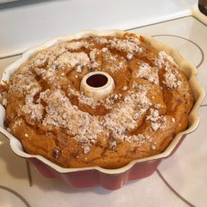 Amish Sour Cream Pumpkin Coffeecake - SUPER - Amish365.com Homemade Rootbeer, Dump Cake Pumpkin, Pumpkin Coffee Cakes, Sour Cream Recipes, Sour Cream Cake, Vegetarian Cake, Amish Recipes, Pumpkin Pie Filling, Crumble Topping