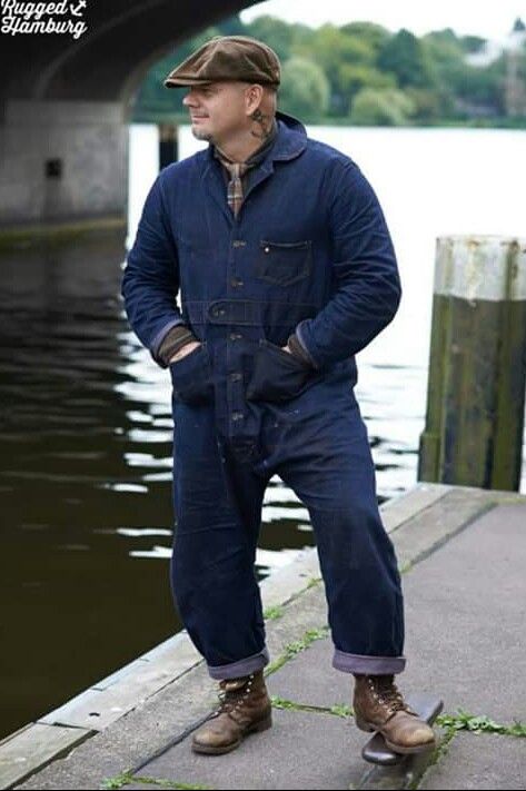 Denim boiler suit! Big Men Fashion, Denim Workwear, Mens Attire, Hipster Mens Fashion, Boiler Suit, Hamburg Germany, Heritage Fashion, Raw Denim, Work Jackets