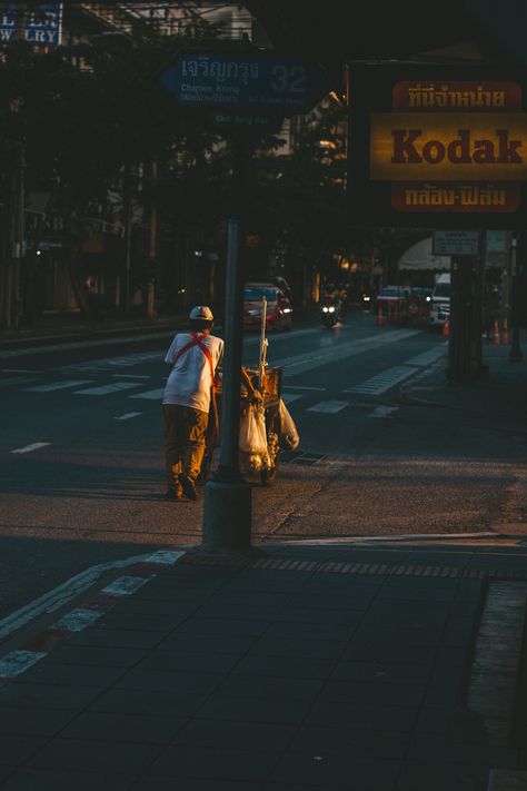 Thailand Street Photography, Thailand Film Photography, Bangkok Aesthetic, Bangkok Photography, Bangkok Photos, Cinematic Photos, Asia Photography, Photography Rules, Photography Composition