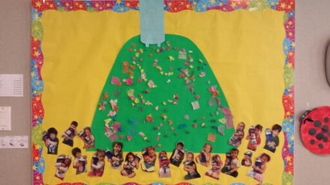 Shavuot bulletin board Passover Bulletin Board Ideas, Shavuot Crafts Preschool, Shavuot Crafts, Jewish Preschool, Welcome Bulletin Boards, Holiday Bulletin Boards, Jewish Holidays, Preschool Ideas, Preschool Classroom