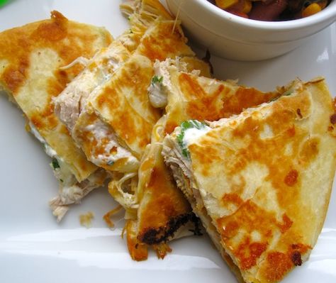 Quesadillas de Pollo (Chicken Quesadillas) Crab Quesadilla, Latin Food Recipes, Colombian Recipes, Colombian Food, Quesadilla Recipes, Chicken Quesadillas, Latin Food, Soft Cheese, Quesadillas