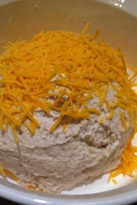 Chicken Cheese Ball Chicken Cheese Ball Recipes, Chicken Cheese Ball, Cheese Ball Recipe, Chicken Balls, Ball Recipes, Wheat Thins, Cream Cheese Dips, Cream Cheese Chicken, Cheese Ball Recipes